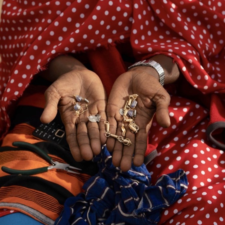Tanzanite Jewellery/Jewelry, crafted by Maasai Women Tanzanite Jewellery/Jewelry, crafted by Maasai Women